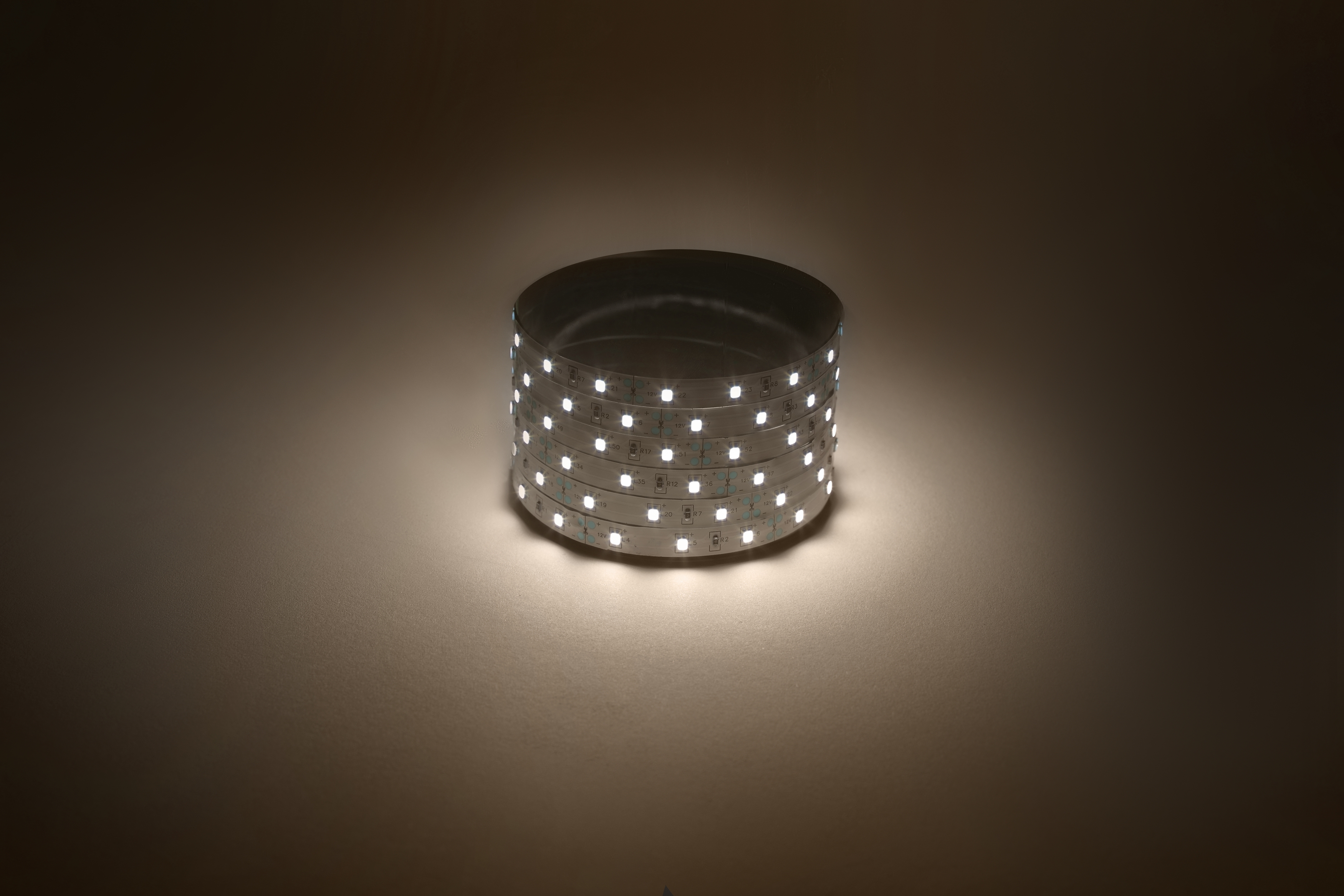 Светодиодная лента ЭРА LS2835-60LED-IP20-WW-eco-5m теплый белый 1 год